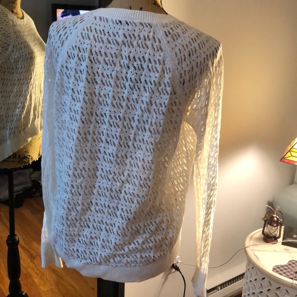 Beautiful top - Picture 2 of 2